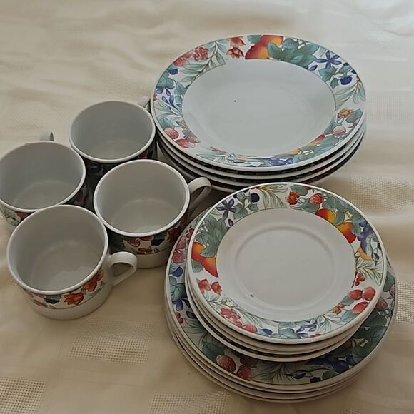 Table D'Hote 16 Pieces Porcelain Dinner Set Dishwasher & Microwave Safe White - Picture 13 of 16